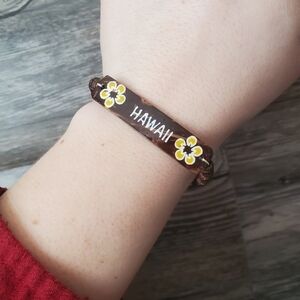 Hawaii Wooden Beaded Bracelet Aloha Brown Flowers